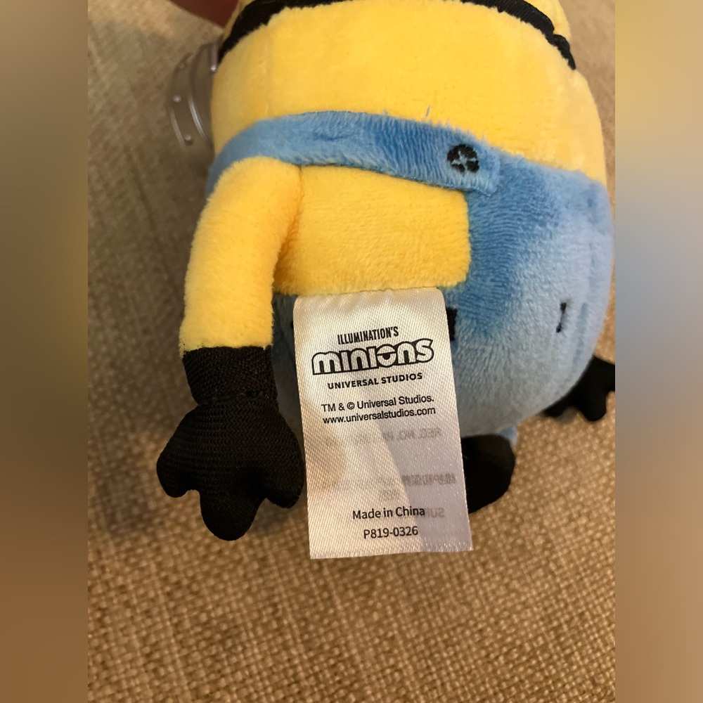 Universal studios minion plush keychain - Picture 4 of 4